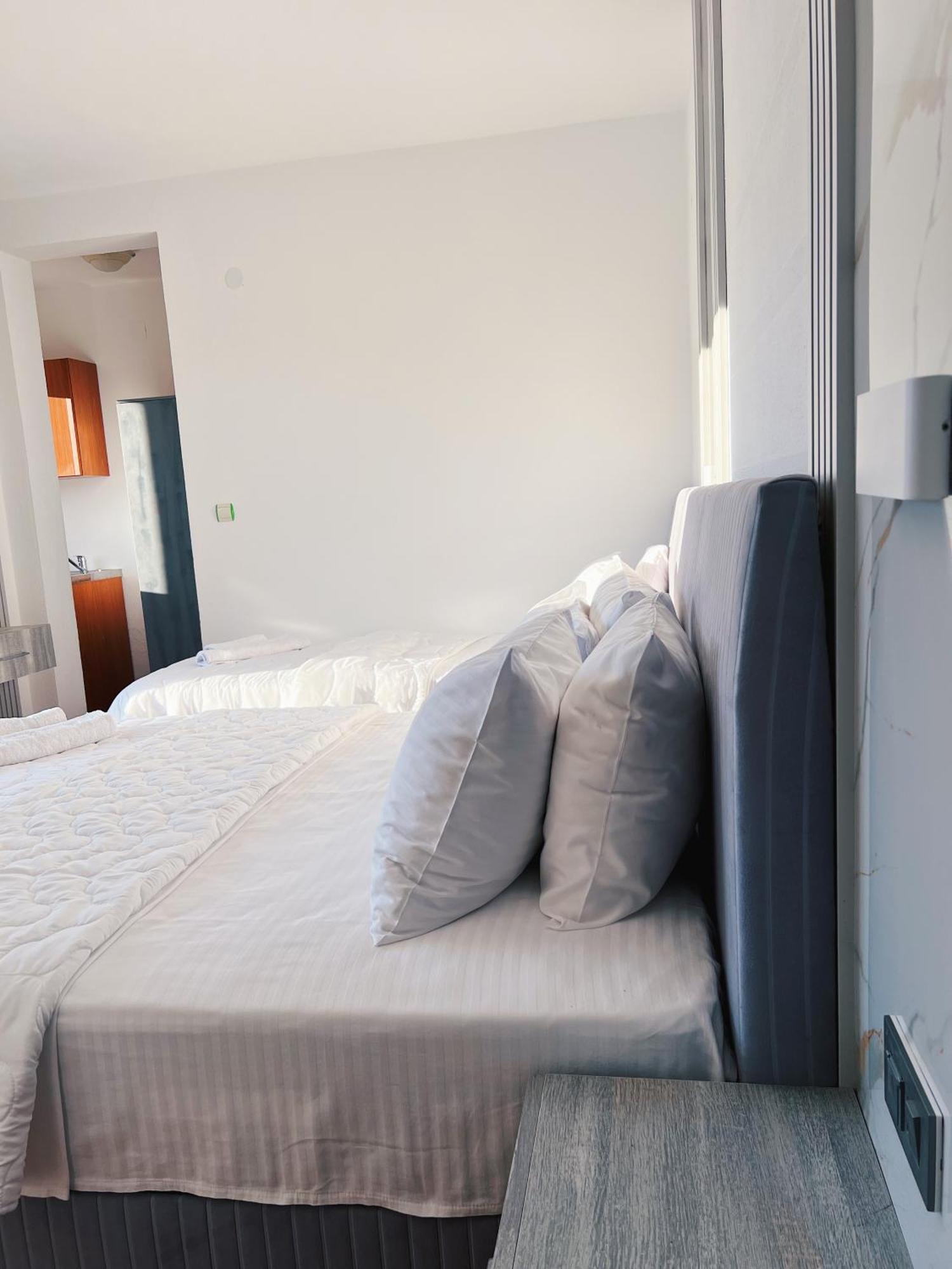Apartments Fat E Jet - Pool & Breakfast Ulcinj Quarto foto